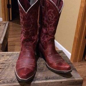 Ariat women’s 9.5 cowboy boots